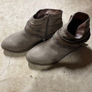 Ankle boot. Never worn. Size 10 wide